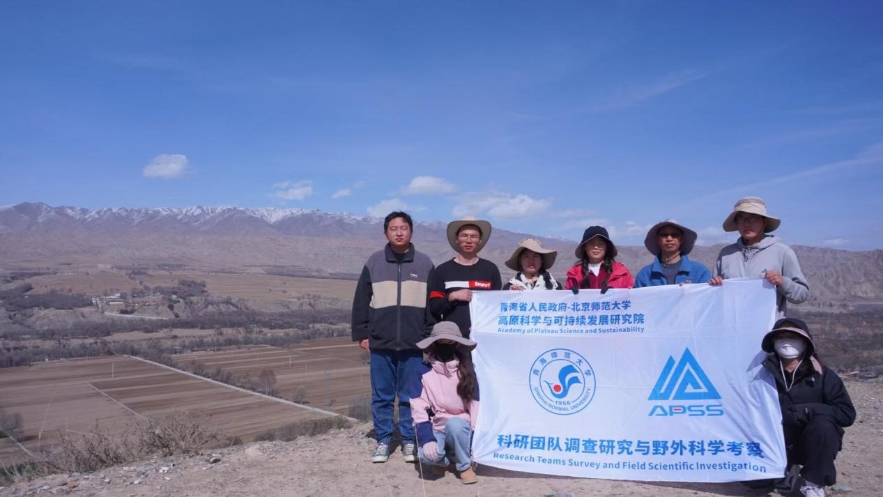 圖1:團(tuán)隊科考合影.jpg 圖1:團(tuán)隊科考合影.jpg